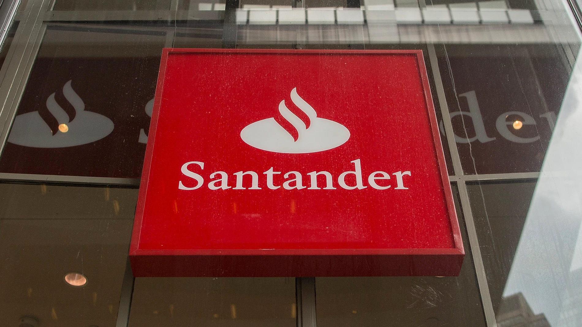 Una oficina del Banco Santander, en una foto de archivo.