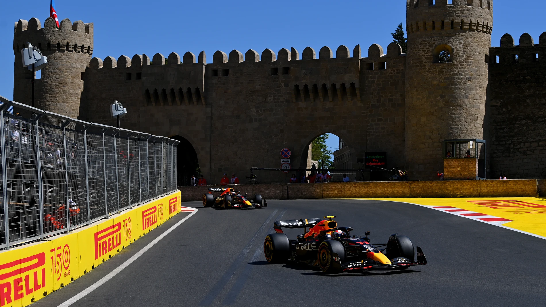 Los dos Red Bull en el circuito de Bakú