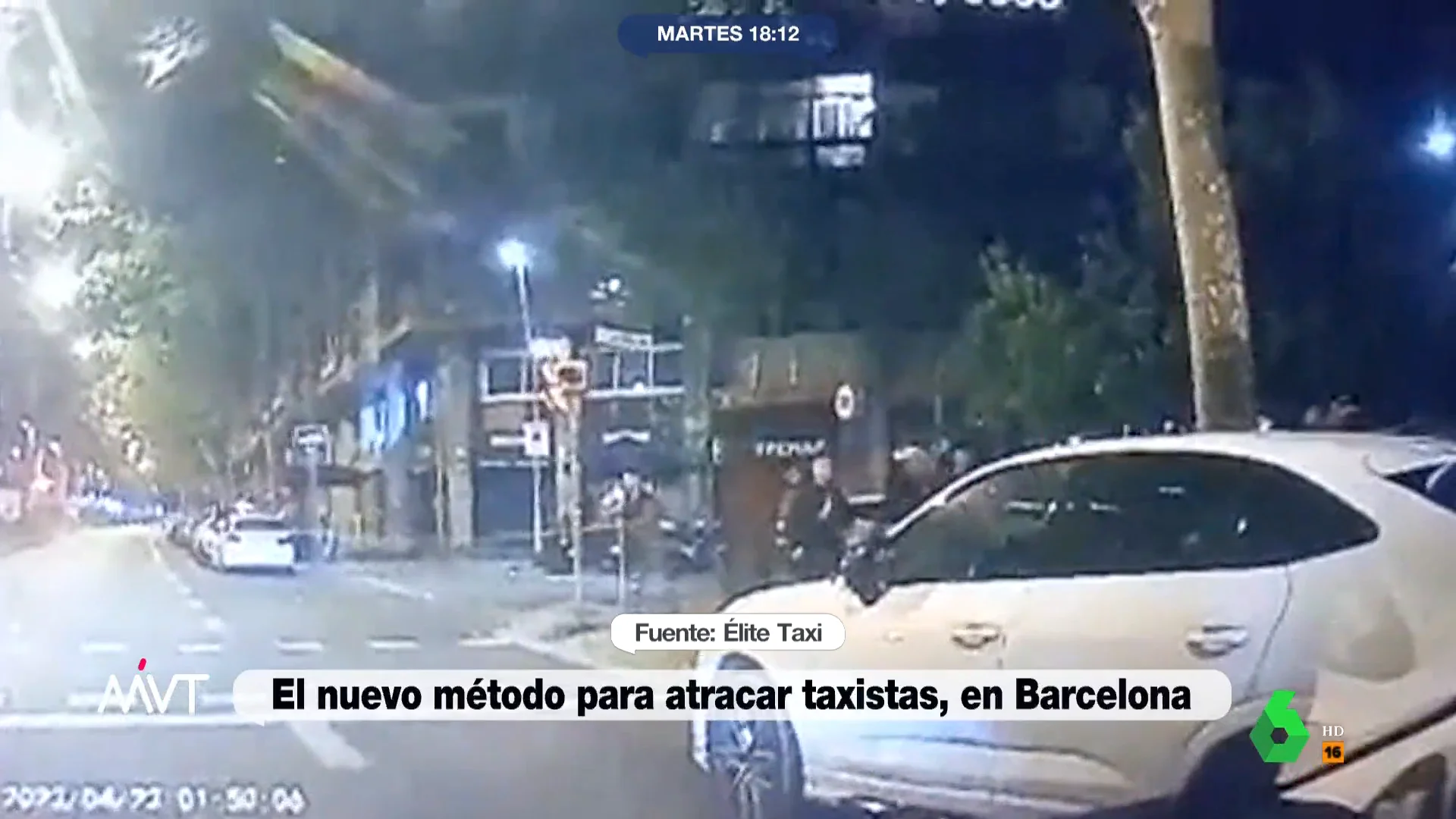 El momento en el que intentan atracar a un taxista en Barcelona 