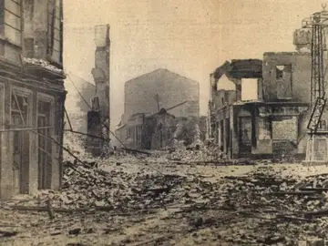 Fotografía de las calles de Gernika después del bombardeo
