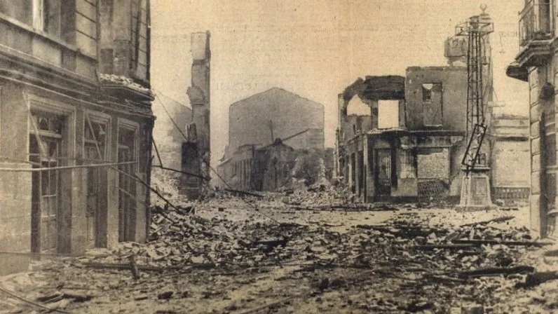 Fotografía de las calles de Gernika después del bombardeo