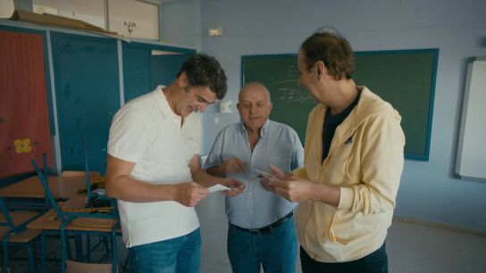 La reacci&oacute;n de Jesul&iacute;n al reencontrarse con don Tom&aacute;s, su profe del cole: "Aunque no termin&eacute; la EGB, soy maestro yo tambi&eacute;n"