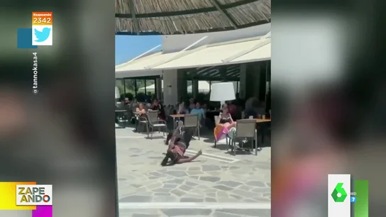 La sorprendente habilidad de este hombre para moverse La sorprendente habilidad de este hombre para moverse