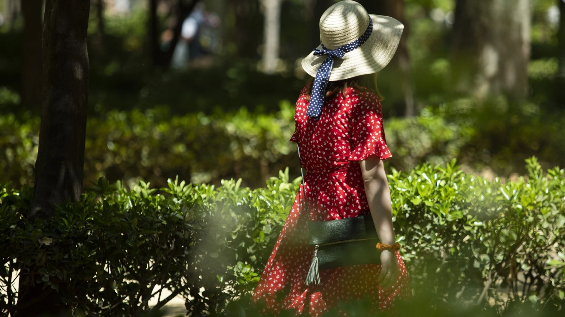 Una persona paseando. 