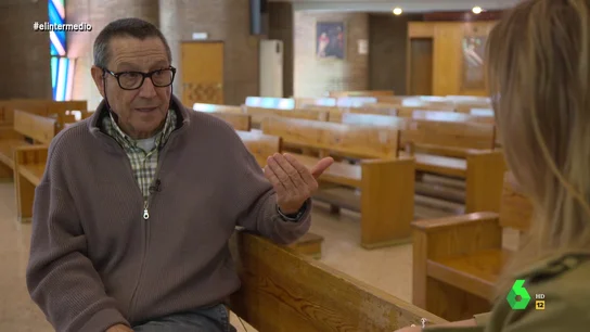 El mensaje de una parroquia a quienes piensan que los migrantes quitan el trabajo a los españoles Paco Blanco, vicario parroquial de Nuestra Señora del Sagrado Corazón, en Madrid, explica a Andrea Ropero cómo es la función de su parroquia de encontrar trabajo a migrantes sin papeles y vigilar que se cumplan unas condiciones laborales dignas.