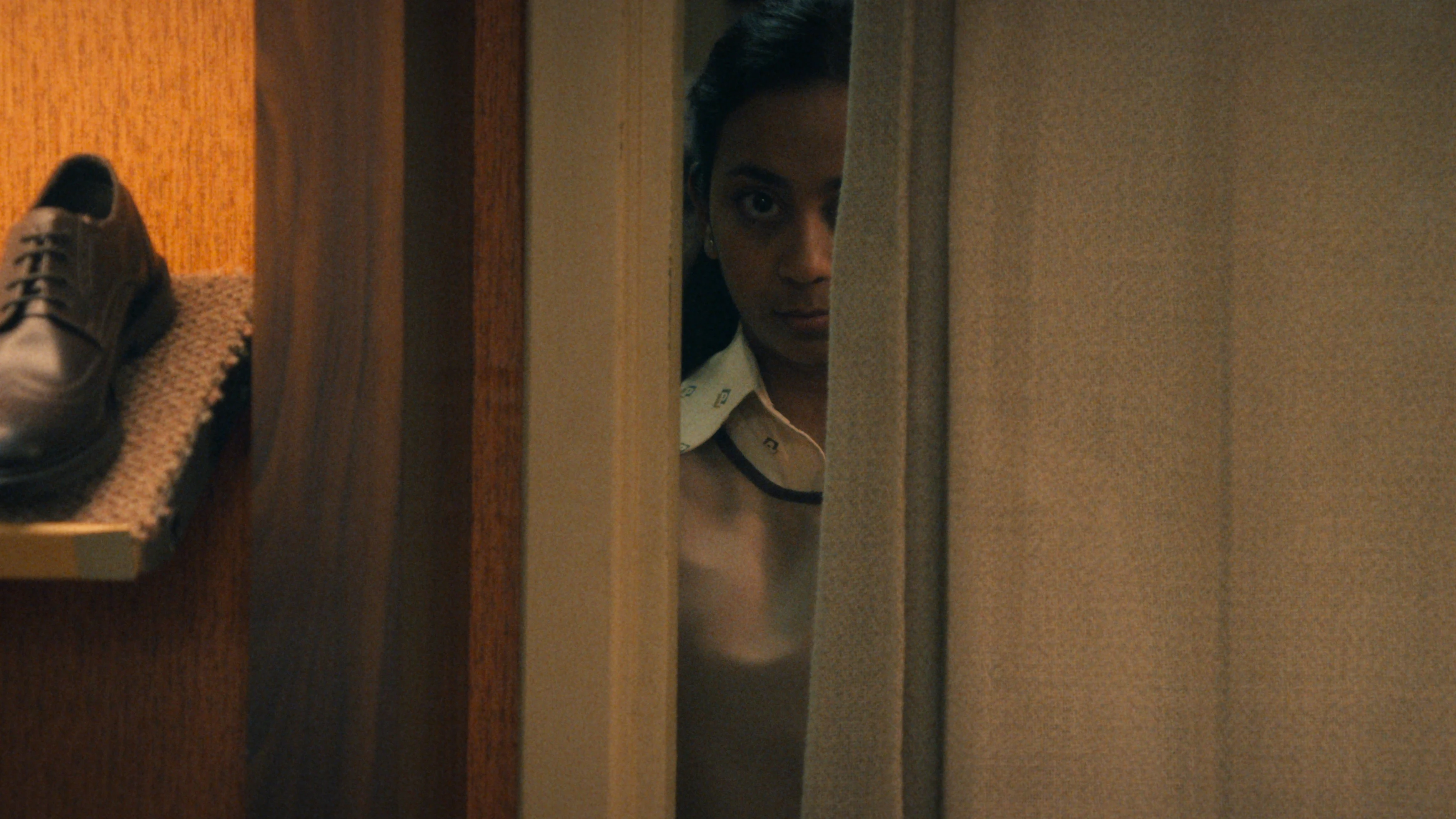 Anjana Vasan es una de las caras conocidas que aparecen en la T6 de 'Black Mirror'.