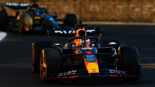 Max Verstappen y George Russell. Max Verstappen y George Russell.