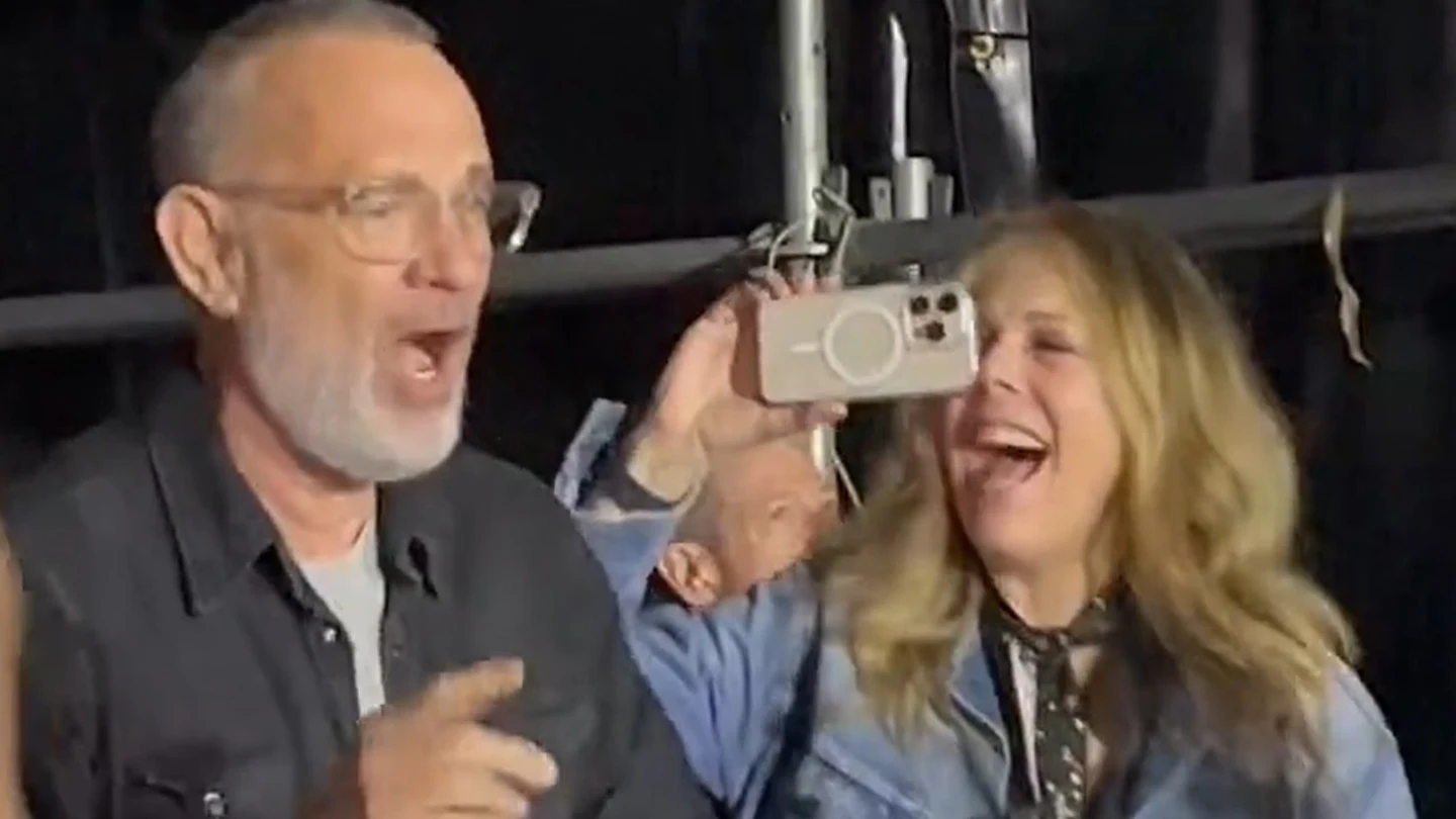 Tom Hanks y Rita Wilson lo dan todo en el concierto de Bruce Springsteen Tom Hanks y Rita Wilson lo dan todo en el concierto de Bruce Springsteen