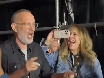  Tom Hanks y Rita Wilson lo dan todo en el concierto de Bruce Springsteen 