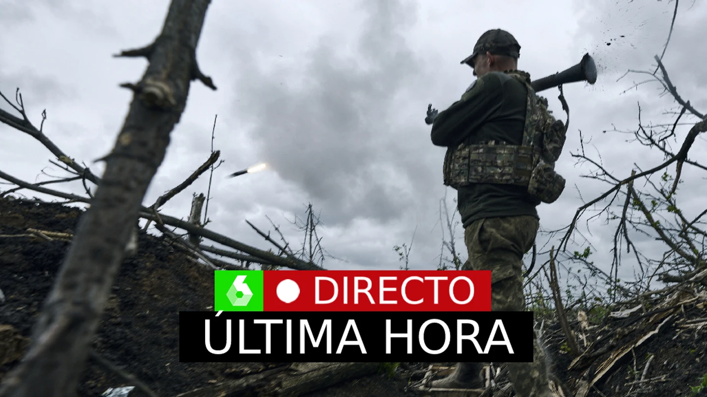 Un soldado ucraniano dispara contra posiciones rusas cerca del frente en Donetsk Un soldado ucraniano dispara contra posiciones rusas cerca del frente en Donetsk