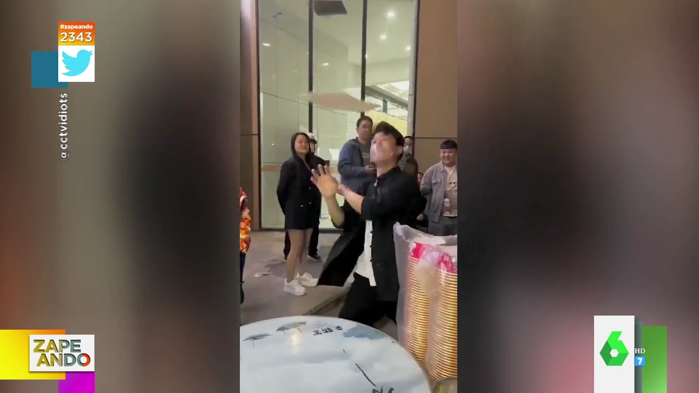 La nueva técnica de un pizzero para dar forma a la masa: "Esto tiene que ser 'fake'" La nueva técnica de un pizzero para dar forma a la masa: "Esto tiene que ser 'fake'"