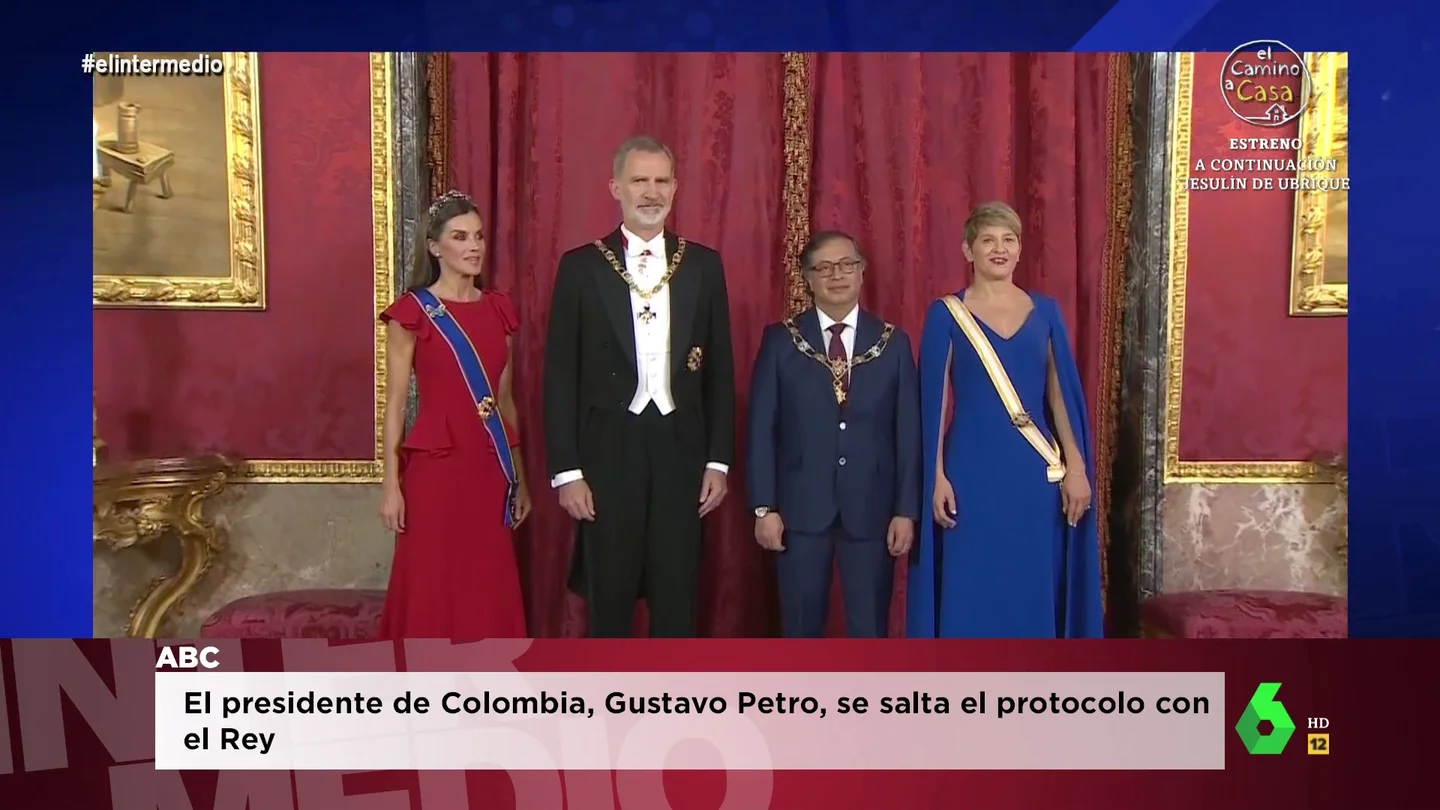 El presidente de Colombia se salta el protocolo en su recepción con Felipe VI El presidente de Colombia se salta el protocolo en su recepción con Felipe VI