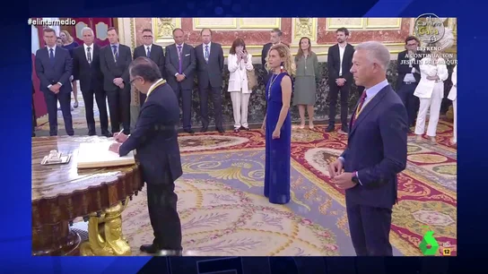 Wyoming comenta la interminable firma de Gustavo Petro en el Libro de Honor del Congreso Wyoming analiza en este vídeo las reacciones de los diputados a la extensa firma del presidente de Colombia, Gustavo Petro, durante su visita al Congreso. También su amistoso encuentro con Pedro Sánchez y el rechazo de Vox por "ofender a España".