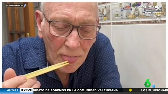 La reacción de un abuelo asturiano cuando le dan a probar sushi por primera vez: "La madre que me parió" La reacción de un abuelo asturiano cuando le dan a probar sushi por primera vez: "La madre que me parió"