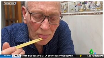 La reacción de un abuelo asturiano cuando le dan a probar sushi por primera vez: "La madre que me parió"