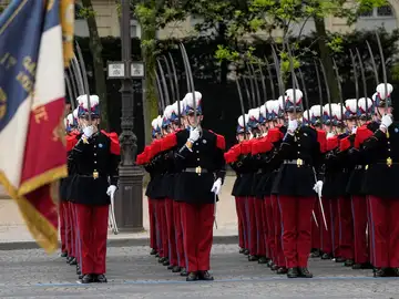 Desfile militar por el Día de la Victoria en París, Francia