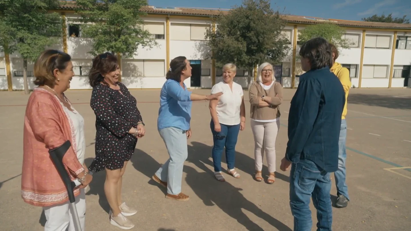 El emotivo (y cómico) encuentro de Fernando Tejero con sus amigas de la infancia: "Me pusieron un cero por tu culpa" El emotivo (y cómico) encuentro de Fernando Tejero con sus amigas de la infancia: "Me pusieron un cero por tu culpa"