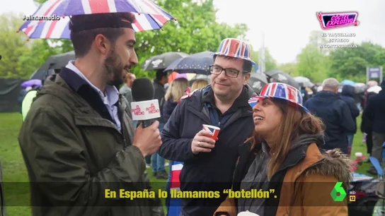 Isma Juárez, a una británica sobre su "picnic" en plena coronación de Carlos III Isma Juárez viaja a Londres para seguir los actos de celebración de la coronación de Carlos III. ¿Cómo viven los británicos este acontecimiento histórico? ¿Prefieren a Carlos o a Guillermo? Sus divertidas respuestas, en este vídeo de El Intermedio.