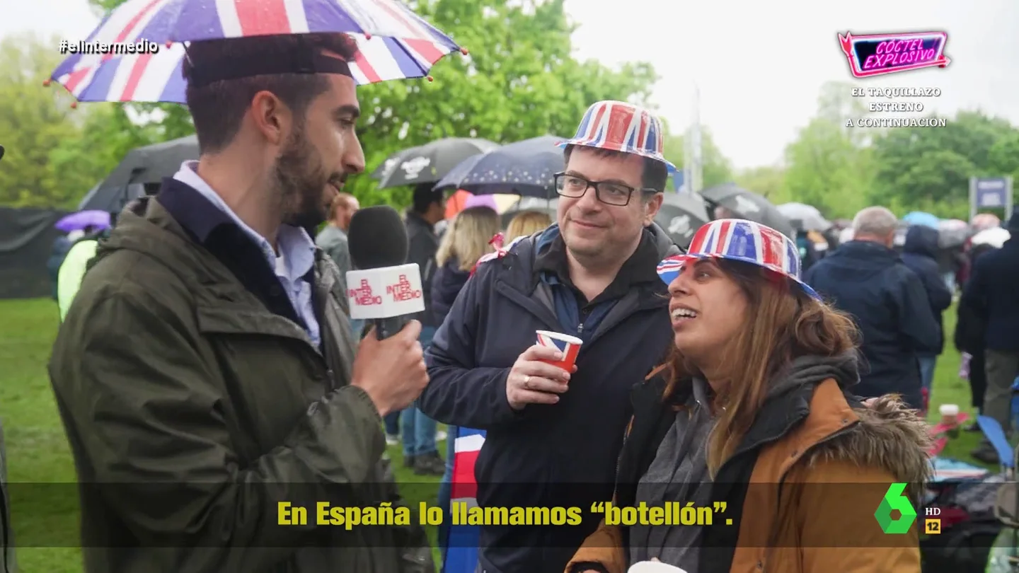 Isma Juárez, a una británica sobre su "picnic" en plena coronación de Carlos III Isma Juárez viaja a Londres para seguir los actos de celebración de la coronación de Carlos III. ¿Cómo viven los británicos este acontecimiento histórico? ¿Prefieren a Carlos o a Guillermo? Sus divertidas respuestas, en este vídeo de El Intermedio.