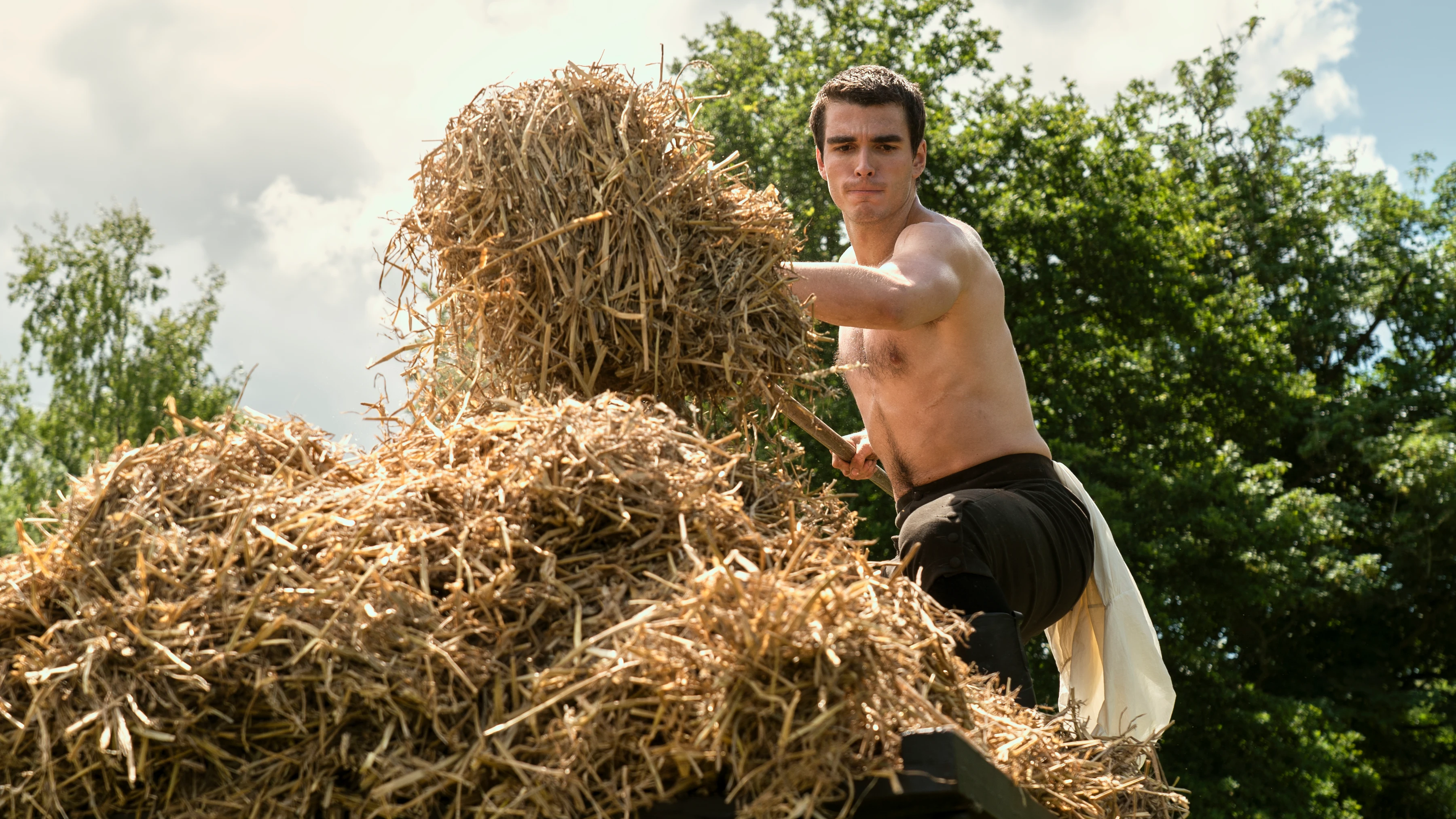 Corey Mylchreest como el joven rey Jorge en una escena de 'La reina Carlota: una historia de Los Bridgerton'.