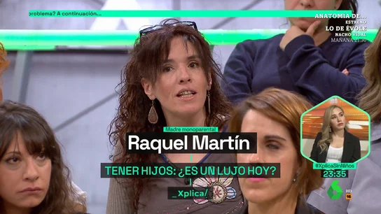 La denuncia de Raquel, madre monoparental: Solo he tenido un jefe que me haya permitido conciliar Raquel Martín, madre soltera, explica que le habría gustado tener más hijos o ser madre más joven, pero su situación económica no se lo ha permitido: "Para traer un hijo al mundo y ver que va a sufrir...", afirma en este vídeo de laSexta Xplica.