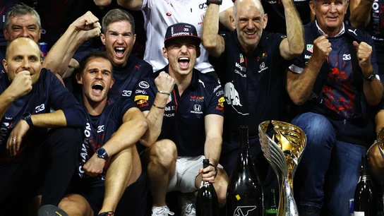 Max Verstappen celebra su primer Mundial de F1 Max Verstappen celebra su primer Mundial de F1