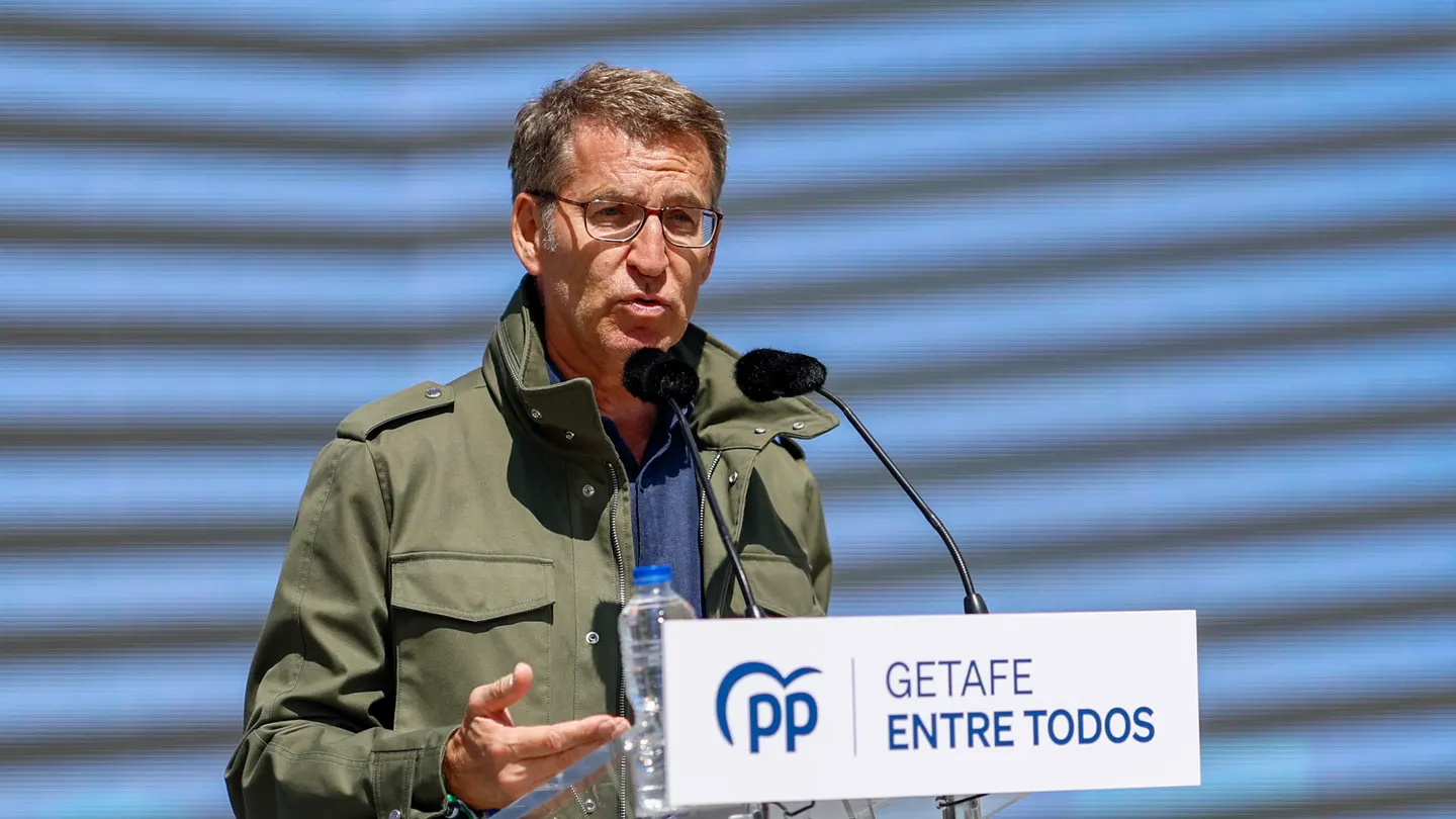 El presidente nacional del Partido Popular, Alberto Núñez Feijóo durante su intervención en el mitin que el partido ofrece este sábado en Getafe. El presidente nacional del Partido Popular, Alberto Núñez Feijóo durante su intervención en el mitin que el partido ofrece este sábado en Getafe.