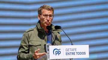 El presidente nacional del Partido Popular, Alberto Núñez Feijóo durante su intervención en el mitin que el partido ofrece este sábado en Getafe.