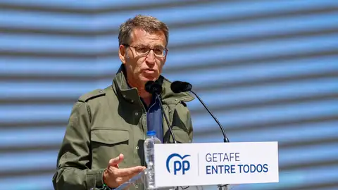 El presidente nacional del Partido Popular, Alberto Núñez Feijóo durante su intervención en el mitin que el partido ofrece este sábado en Getafe.