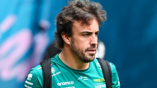 Fernando Alonso, en una carrera con Aston Martin Fernando Alonso, en una carrera con Aston Martin
