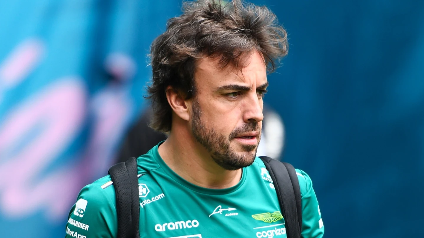 Fernando Alonso, en una carrera con Aston Martin Fernando Alonso, en una carrera con Aston Martin