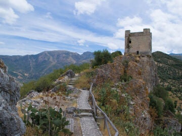 Castillo de Zahara de la Sierra: ¿sabías que el rey Alfonso X el Sabio estuvo en él?