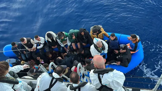 Imagen de un rescate en el Mar Mediterráneo. Imagen de un rescate en el Mar Mediterráneo.