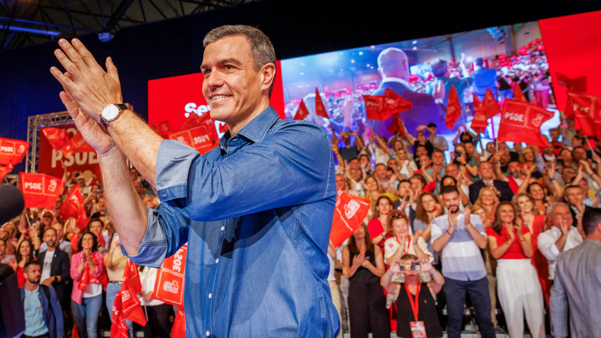 El presidente del Gobierno y secretario general del PSOE, Pedro Sánchez, durante el acto de campaña del alcalde de Sevilla