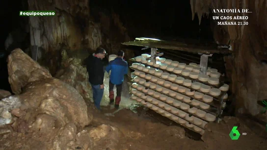 Los secretos del codiciado queso artesano que la industria no puede imitar: se elabora en cuevas, en los Picos de Europa Los secretos del codiciado queso artesano que la industria no puede imitar: se elabora en cuevas, en los Picos de Europa