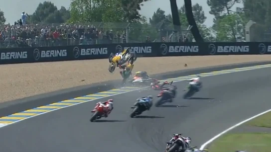 Brutal accidente en Moto2 en Le Mans Brutal accidente en Moto2 en Le Mans