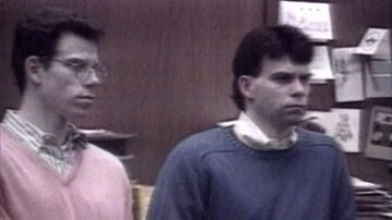 Los hermanos Menéndez, condenados por el asesinato a tiros de sus padres en una imagen del juicio.