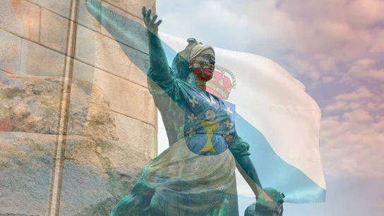 Una estatua de una mujer, parte del monumento a los Héroes de Puente Sampayo en Pontevedra, con una bandera de Galicia sobreexpuesta Una estatua de una mujer, parte del monumento a los Héroes de Puente Sampayo en Pontevedra, con una bandera de Galicia sobreexpuesta
