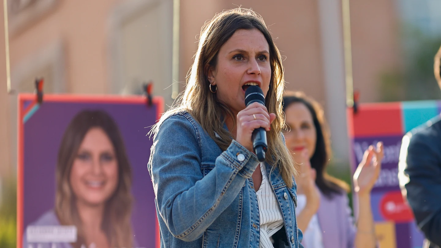 La candidata de Unidas Podemos a la Presidencia de la Comunidad de Madrid, Alejandra Jacinto, participa en la pegada de carteles para el 28M La candidata de Unidas Podemos a la Presidencia de la Comunidad de Madrid, Alejandra Jacinto, participa en la pegada de carteles para el 28M