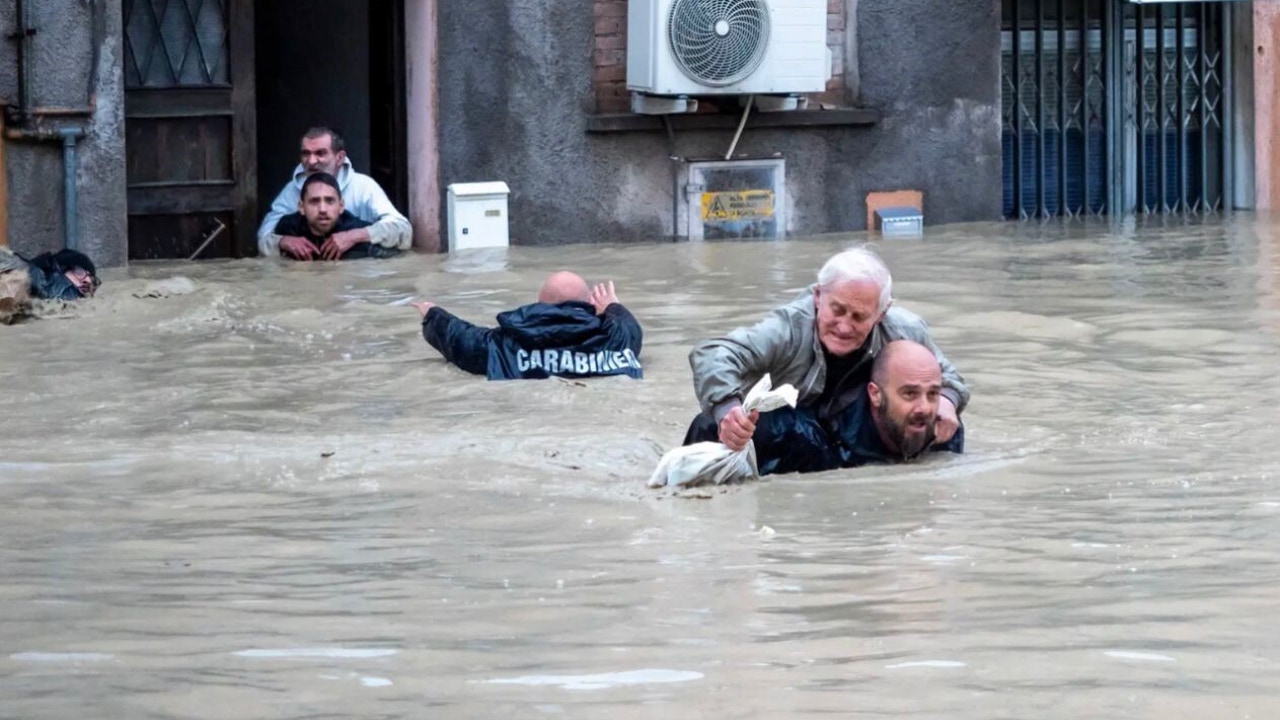 Immagini devastanti lasciate dagli allagamenti causati dalle forti piogge in Italia
