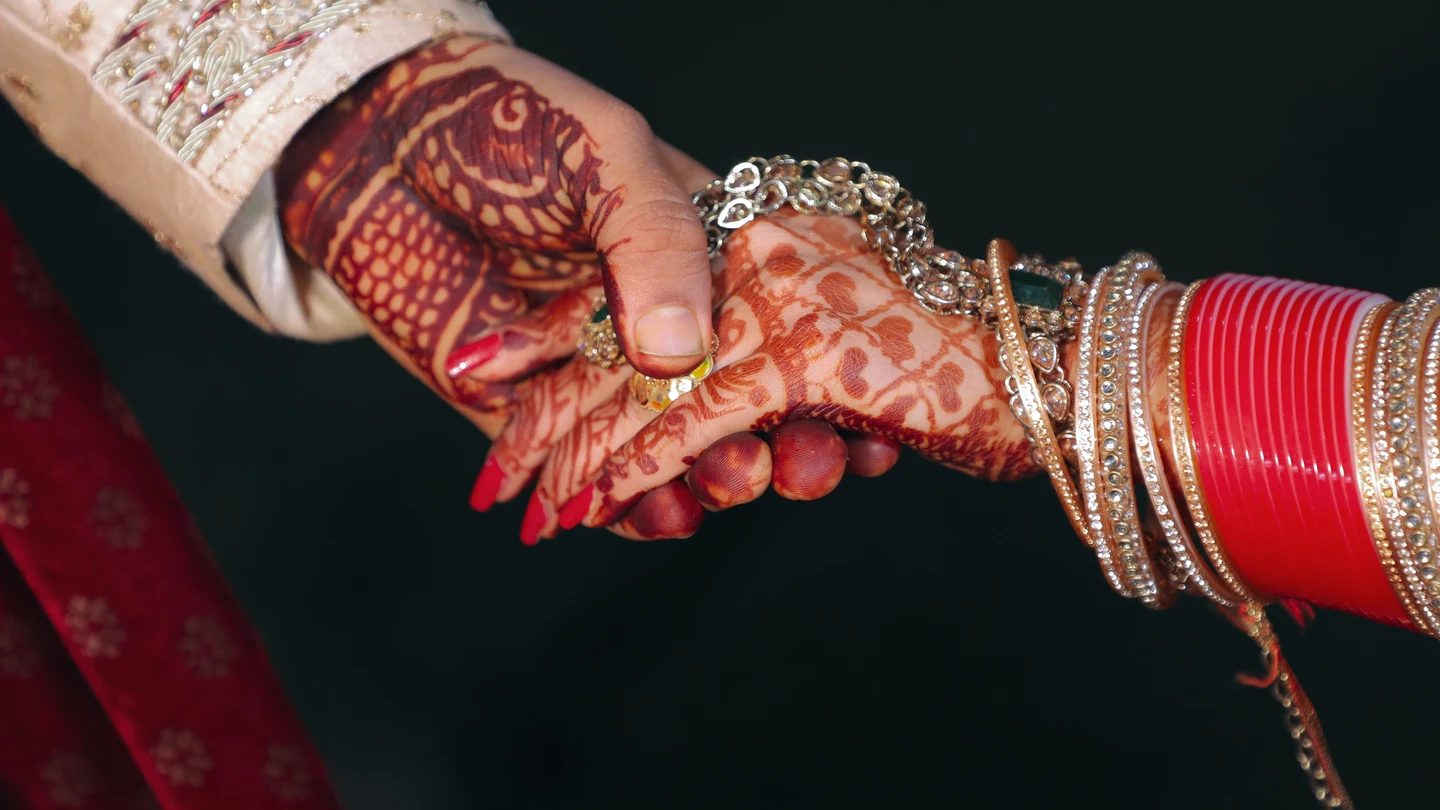 Muere el novio y la novia se encuentra grave tras consumir juntos veneno en su boda en la India Muere el novio y la novia se encuentra grave tras consumir juntos veneno en su boda en la India