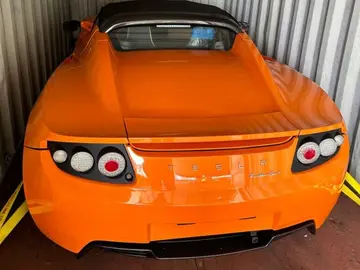 Si quieres estrenar un Tesla descapotable... ahora estás de suerte Si quieres estrenar un Tesla descapotable... ahora estás de suerte