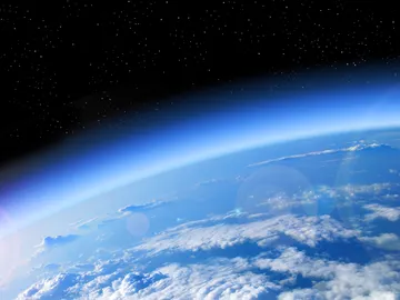 Vista de la Tierra y su atmósfera desde el espacio Vista de la Tierra y su atmósfera desde el espacio