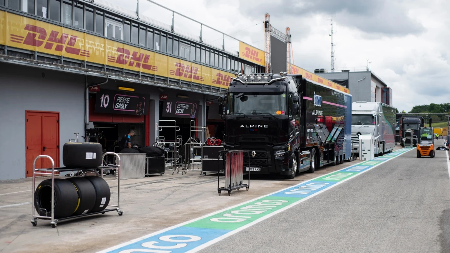 Los equipos recogen sus materiales de Imola para enviarlas a Mónaco Los equipos recogen sus materiales de Imola para enviarlas a Mónaco