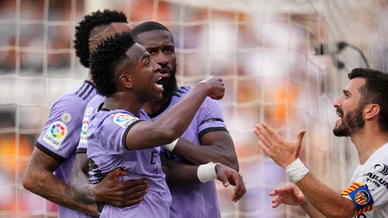 Vinicius acusa a un aficionado de proferirle insultos racistas en Mestalla Vinicius acusa a un aficionado de proferirle insultos racistas en Mestalla