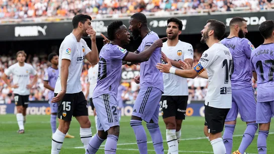 Vinicius acusa a un aficionado y amenaza con irse de Mestalla Vinicius acusa a un aficionado y amenaza con irse de Mestalla