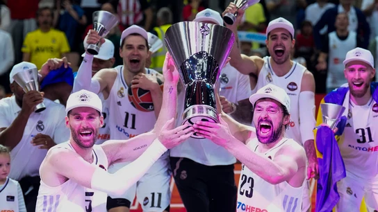 Rudy Fernández y Sergio Llull levantan la Euroliga Rudy Fernández y Sergio Llull levantan la Euroliga
