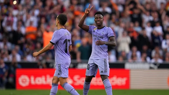 Vinicius hace un gesto de 'a Segunda' a la afición valencianista Vinicius hace un gesto de 'a Segunda' a la afición valencianista