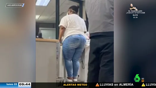 Una aerolínea obliga a una mujer a pesarse en la báscula del equipaje: "Es una humillación extrema" Una aerolínea obliga a una mujer a pesarse en la báscula del equipaje: "Es una humillación extrema"