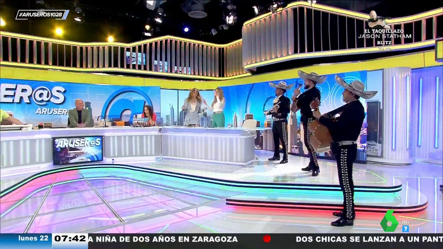 Los colaboradores de Aruser@s sorprenden a Alfonso Arús con mariachis para felicitarle el cumpleaños Los colaboradores de Aruser@s sorprenden a Alfonso Arús con mariachis para felicitarle el cumpleaños